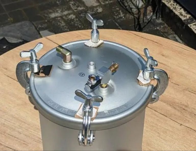 Бак для фарби VEVOR 10 л. Для професійного фарбування розпилювач з регулятором пістолета (1,5 мм) Код:null. Изображение 5