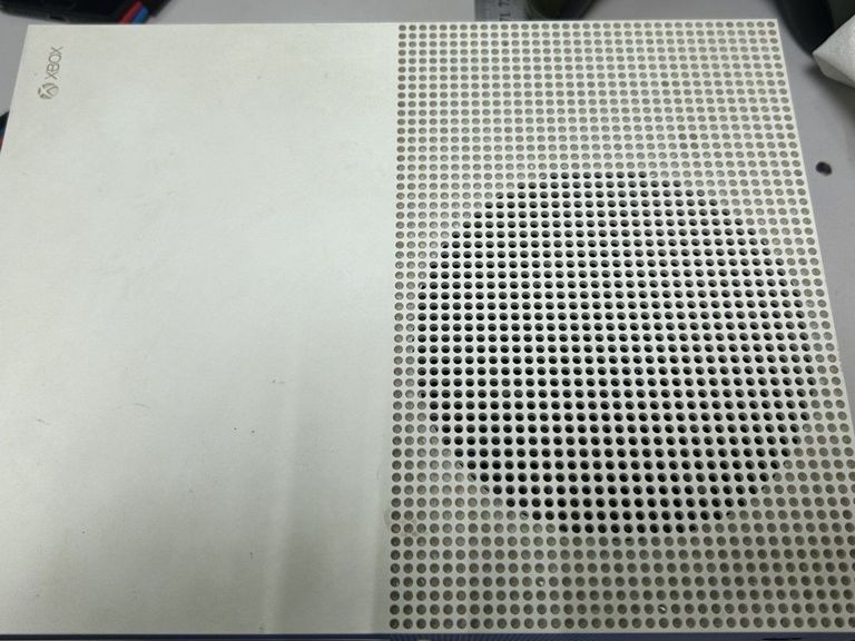 Купить Microsoft Xbox One S 1TB Б/У