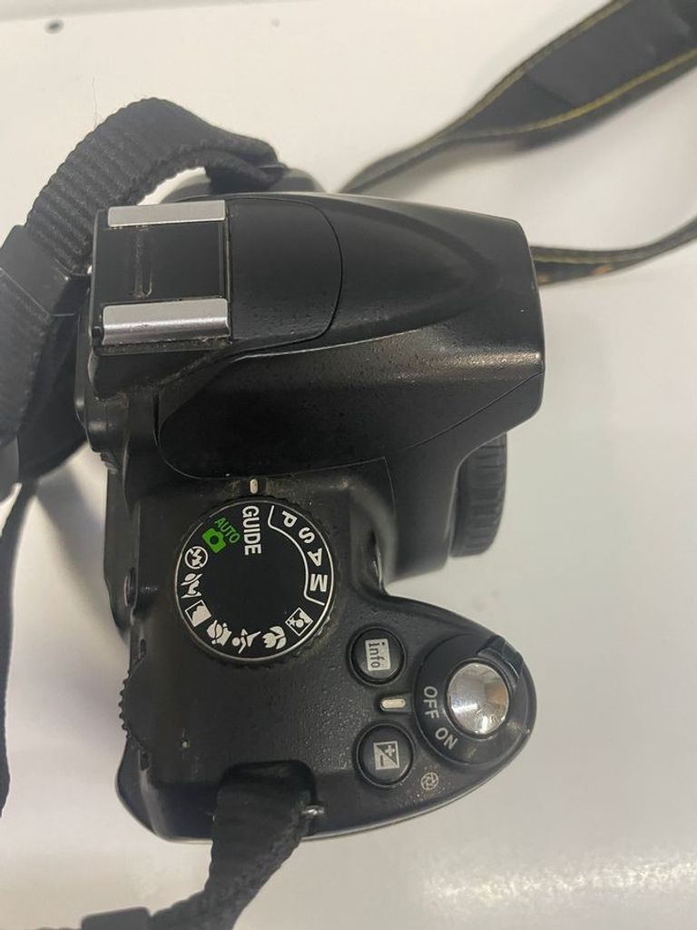 Дешиво Nikon d3000 body с ломбарда