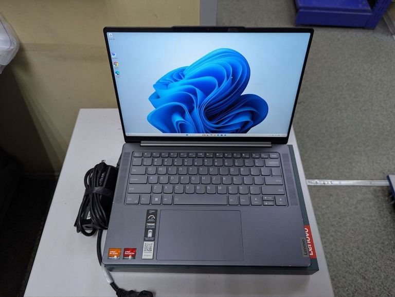 Купить Lenovo yoga pro 7 14,5/процесор: amd ryzen 7 7840hs/3,8 ггц/озп: 32 гб/ssd: 1000гб/radeon 780m Б/У