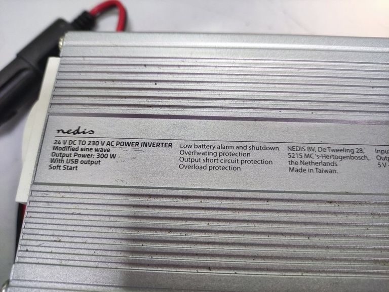 Дешиво Nedis 24v to 230v 300w с ломбарда