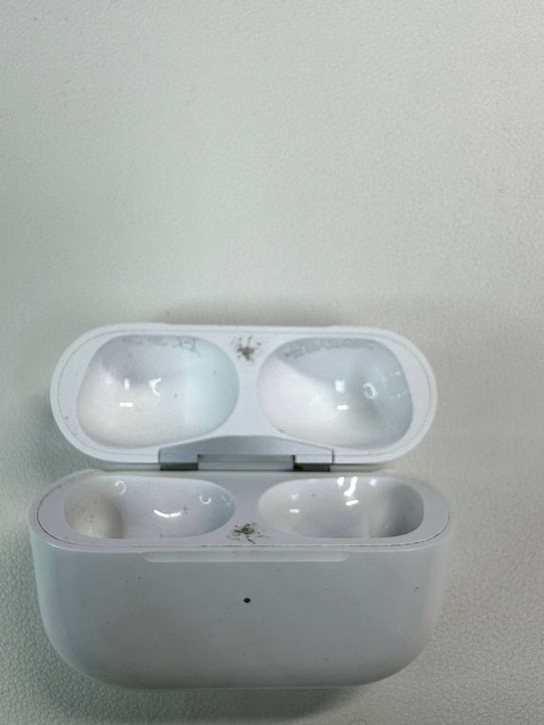 Оголошення Apple airpods pro 2nd generation with magsafe charging case usb-c Б/У