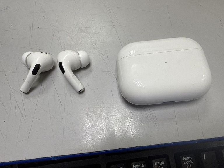 Купить Apple airpods pro 2nd generation with magsafe charging case usb-c Б/У