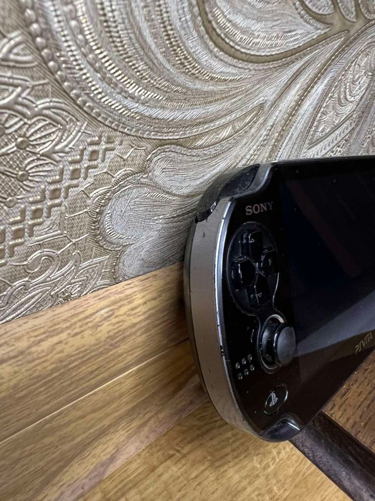 Дешево Ігрова приставка Sony PSP Vita (PCH-1004) + SD 64GB Прошита!!! з ломбарду