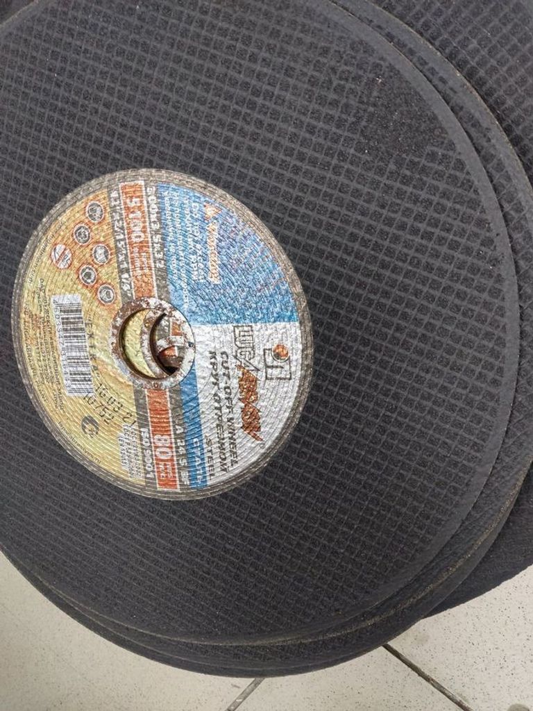 Дешево Lugaabrasiv без моделі з ломбарду