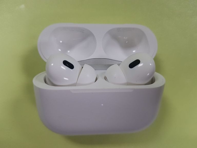 Дешево Apple airpods pro 2nd generation with magsafe charging case usb-c з ломбарду