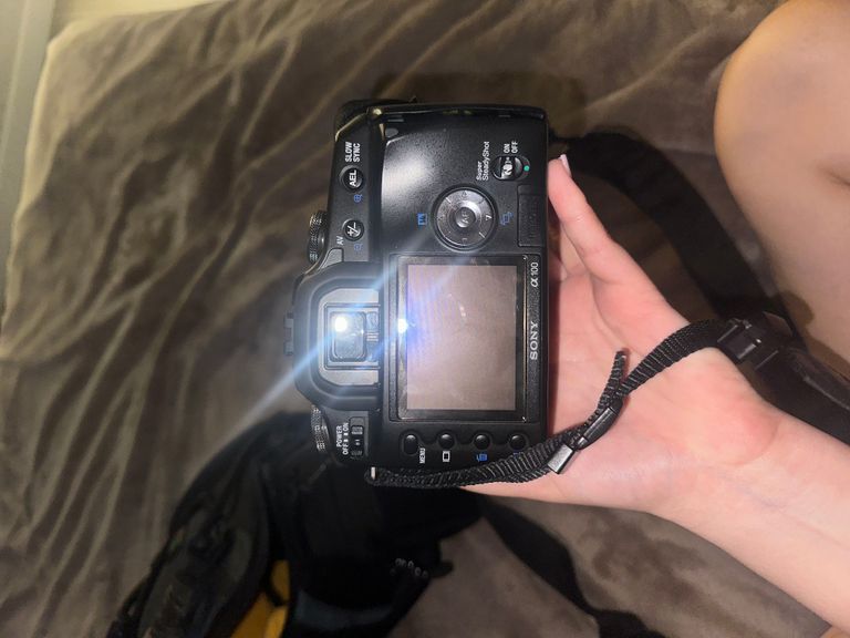 Объявление Sony alpha dslr-a100 + sony sal1870 dt 3.5-5.6/18-70 Б/У