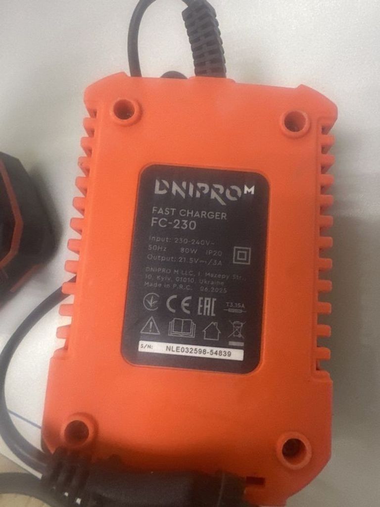 Оголошення Dnipro-M cd-201hbc compact 1акб 4ah зп Б/У