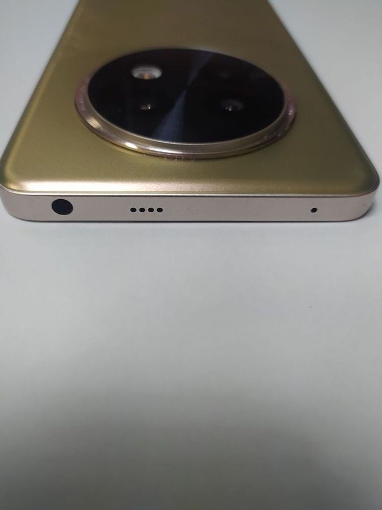 Realme 13+ 8/256GB Victory Gold Код:01-200843499. Изображение 8