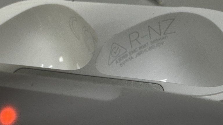 Apple airpods 4 with active noise cancellation Код:01-200849371. Изображение 12