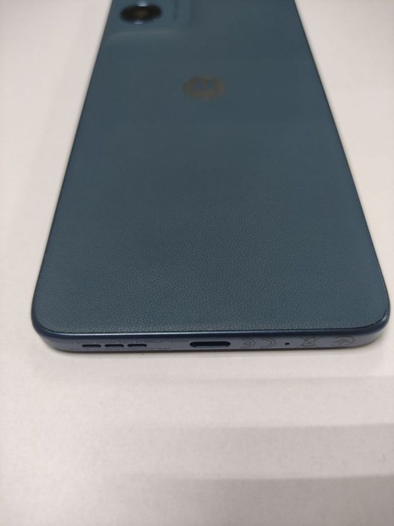 Оголошення Motorola moto g06 4g 4/64gb tendril Б/У