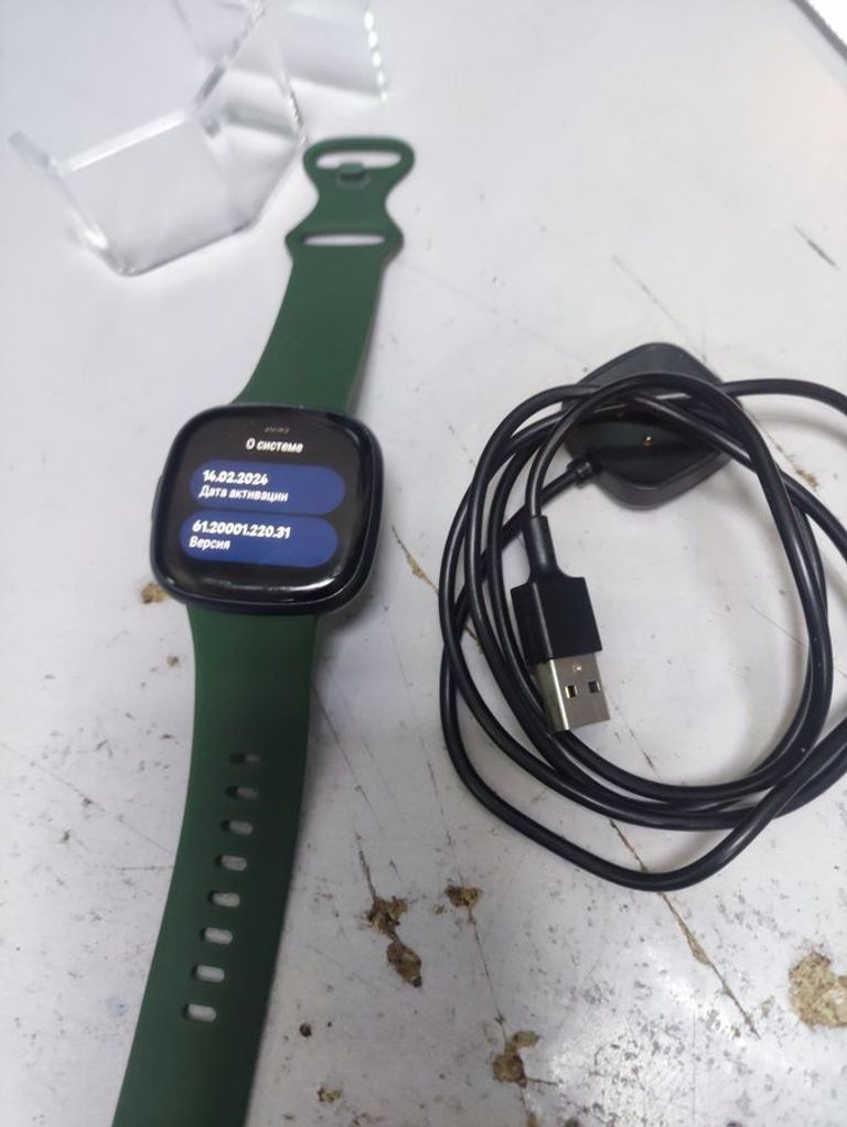 Купить Fitbit versa 4 beet juice/copper Б/У