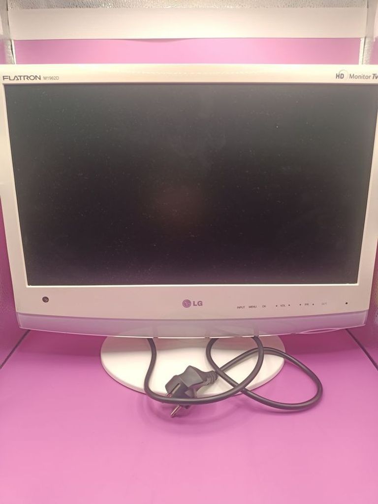 Купити Lg m 1962d-wc Б/У