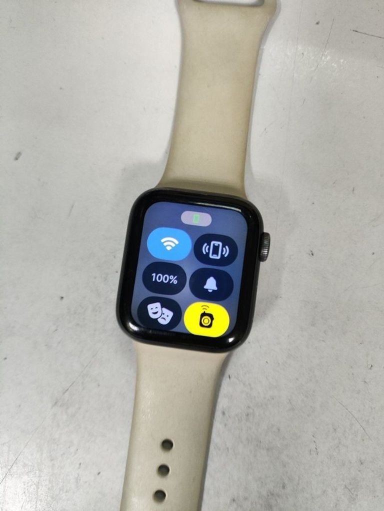 Оголошення Apple watch series 4 gps 40mm aluminium case Б/У