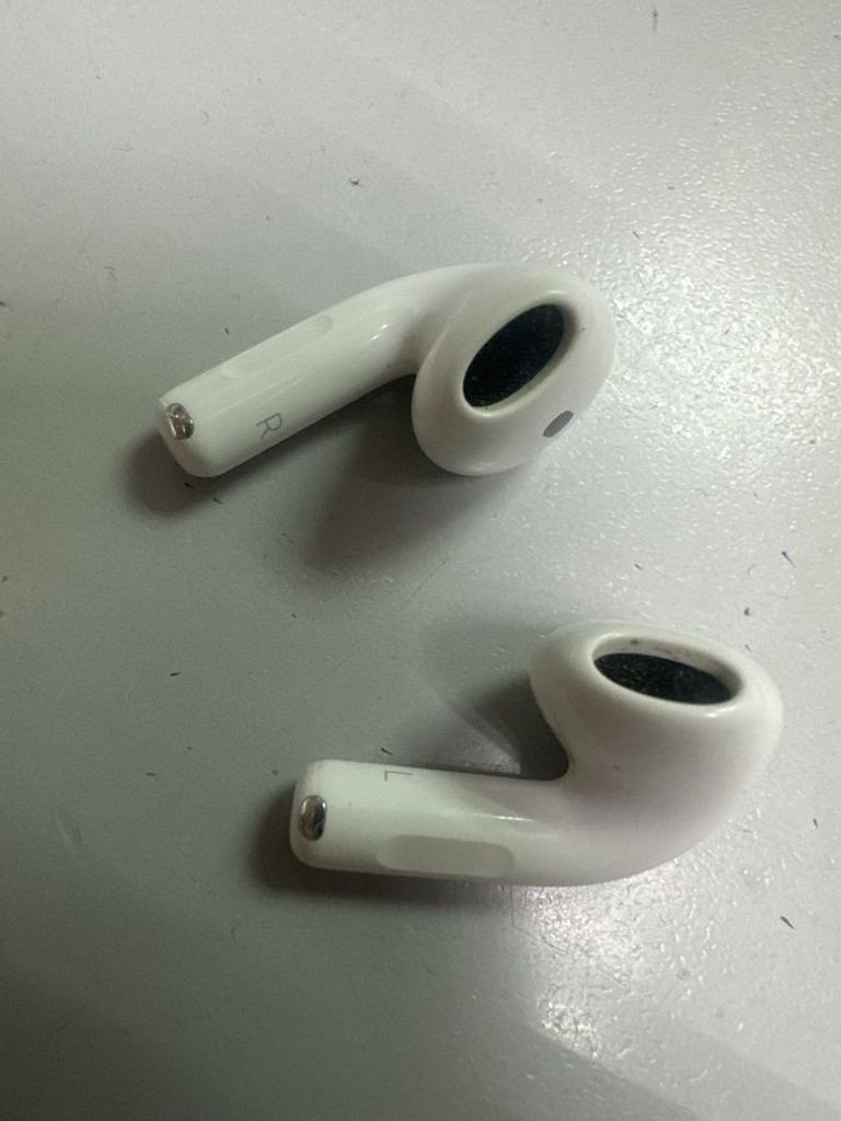 Объявление Apple airpods 4 with active noise cancellation Б/У
