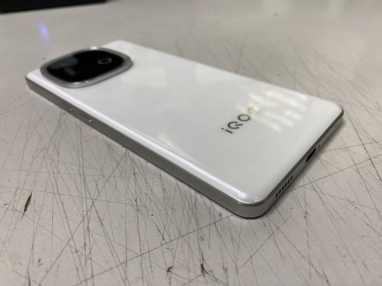 Дешево Vivo IQOO Z10 Turbo Pro 12/256GB Orange з ломбарду