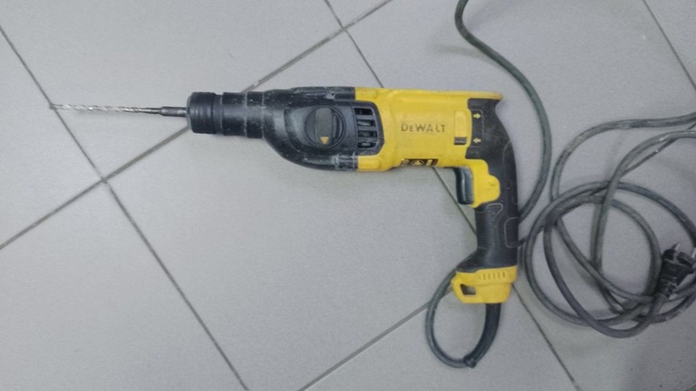 Дешиво Dewalt d25133qs с ломбарда