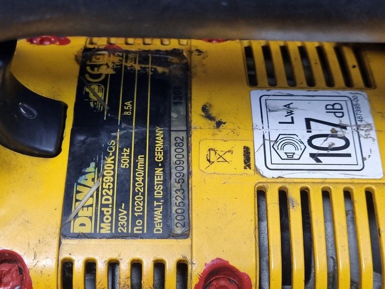 Дешиво Dewalt d25900k с ломбарда