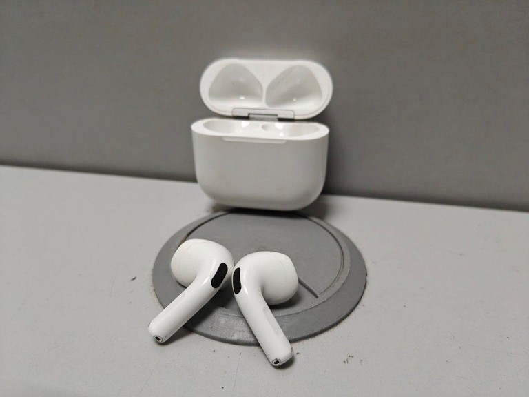 Дешево Apple airpods 4 з ломбарду
