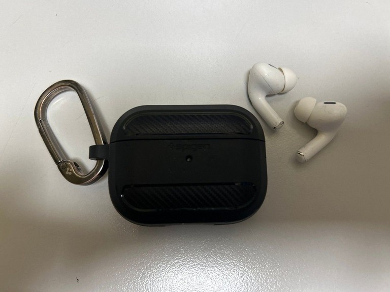 Купити Apple airpods pro 2nd generation with magsafe charging case usb-c Б/У