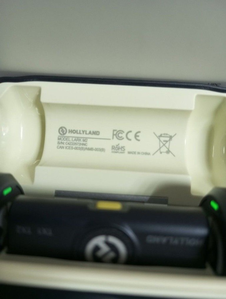 Купити Hollyland Lark M2 Duo with Lightning Plug Б/У