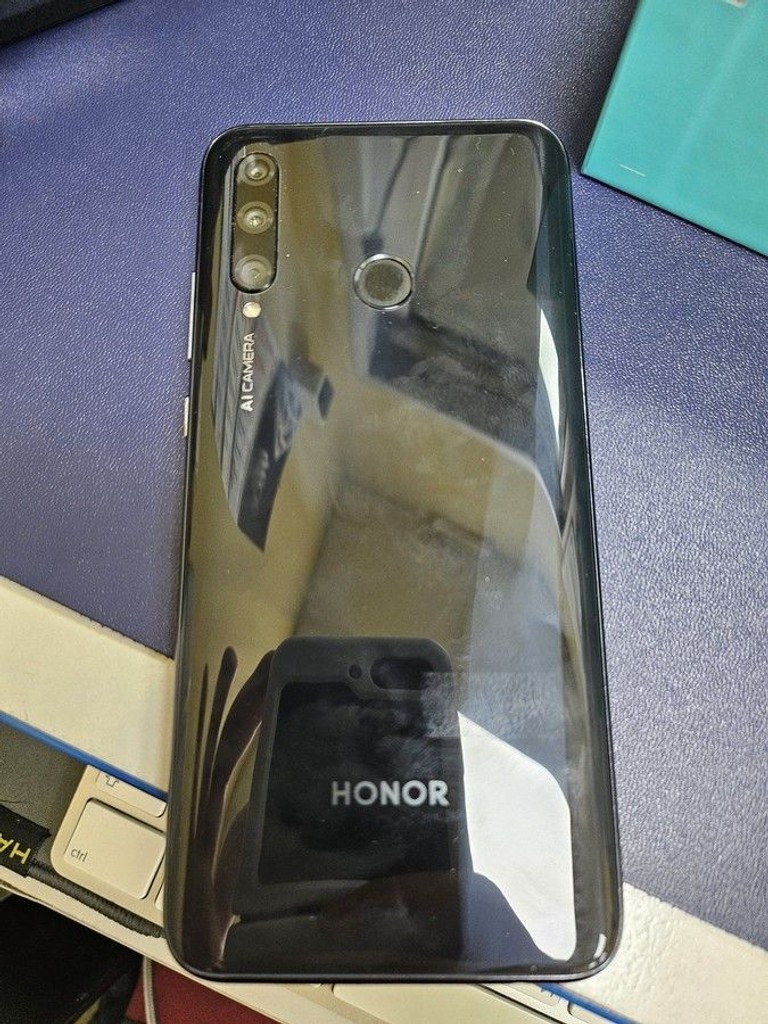 Дешиво Honor 20i 6/64gb с ломбарда