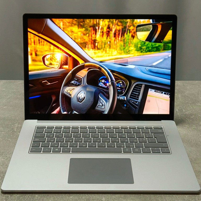 Дешево Microsoft Surface 15 IPS Touch AMD Ryzen 5 3580U/відеокарта AMD Radeon Vega 9 2ГБ з ломбарду