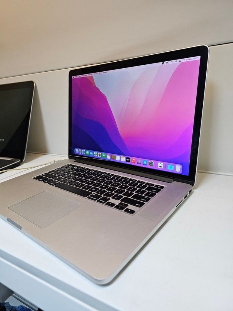 Дешево Apple macbook pro a1398 /екр 15,4 /core i7 2,5ghz /ram 16gb /ssd 256gb /intel iris pro з ломбарду