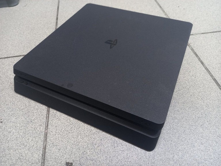 Купити Sony PlayStation 4 Slim 1TB Black Б/У