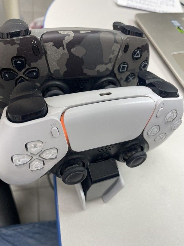 Купити Sony dualsense charging station cfi-zds1 Б/У