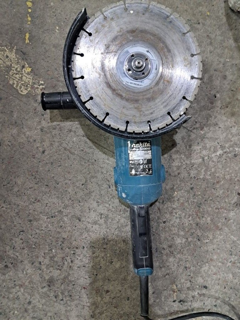 Купить Makita GA9050 Б/У