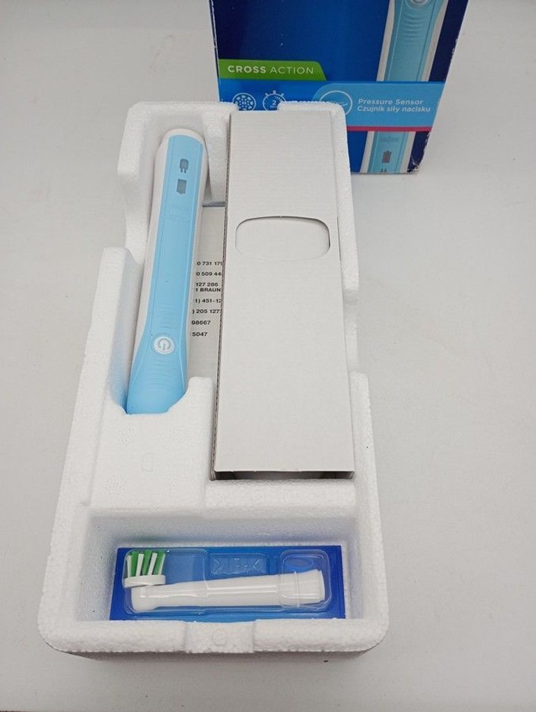 Дешево Oral-b D305.513.3 Pro Series 1 Sensitive Clean Caribbean Blue з ломбарду