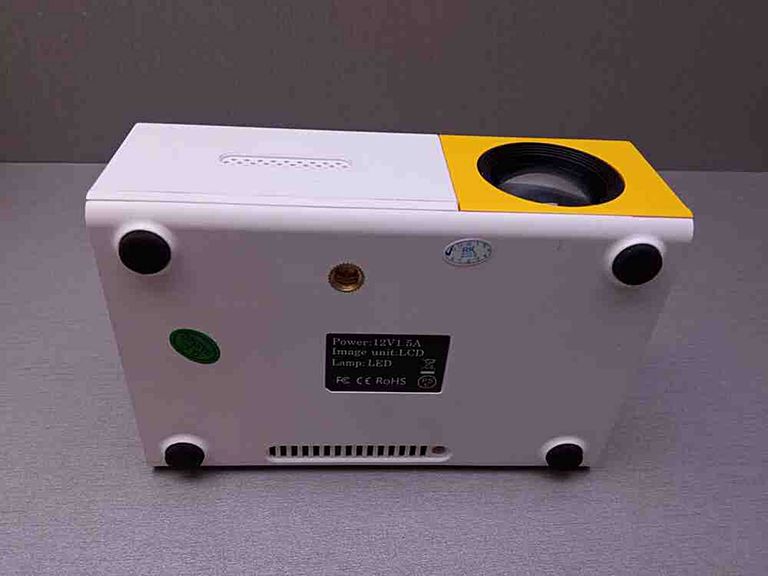 Led Projector uc68