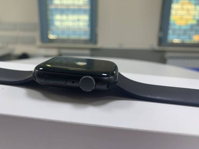 Apple watch se 44mm aluminum case