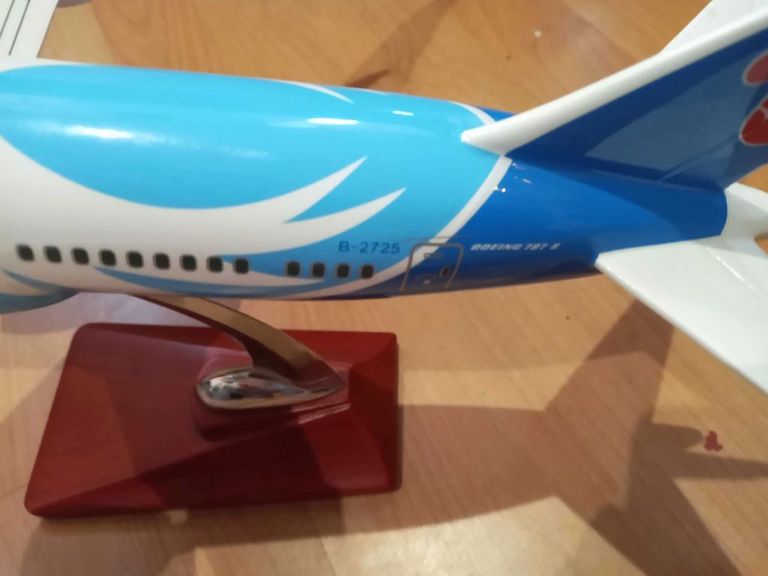 Модель пассажирского самолета Boeing 787-8 DreamLiner China Southern Airlines B-2725, 43см (масштаб 1:130) Код:null. Изображение 5