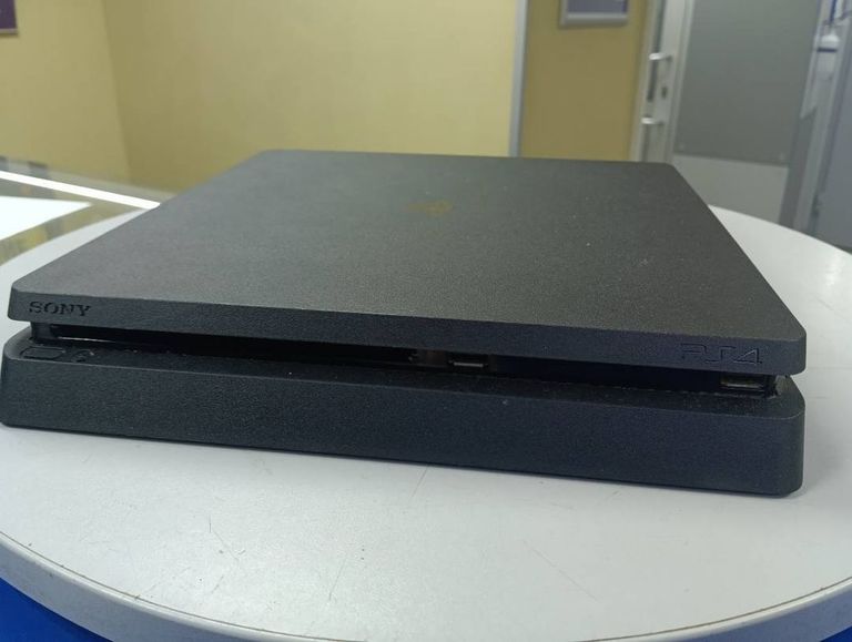 Купити  Sony PlayStation 4 Slim 1TB Black Б/У