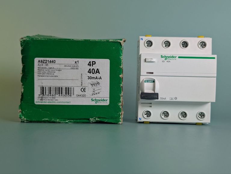 Дешево Диференціальний вимикач навантаження Schneider Electric ПЗВ 4P 40A 30ml тип А (A9Z21440) Новий. з ломбарду