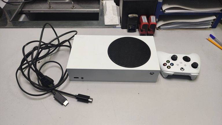 Купить Microsoft xbox series s 512gb Б/У