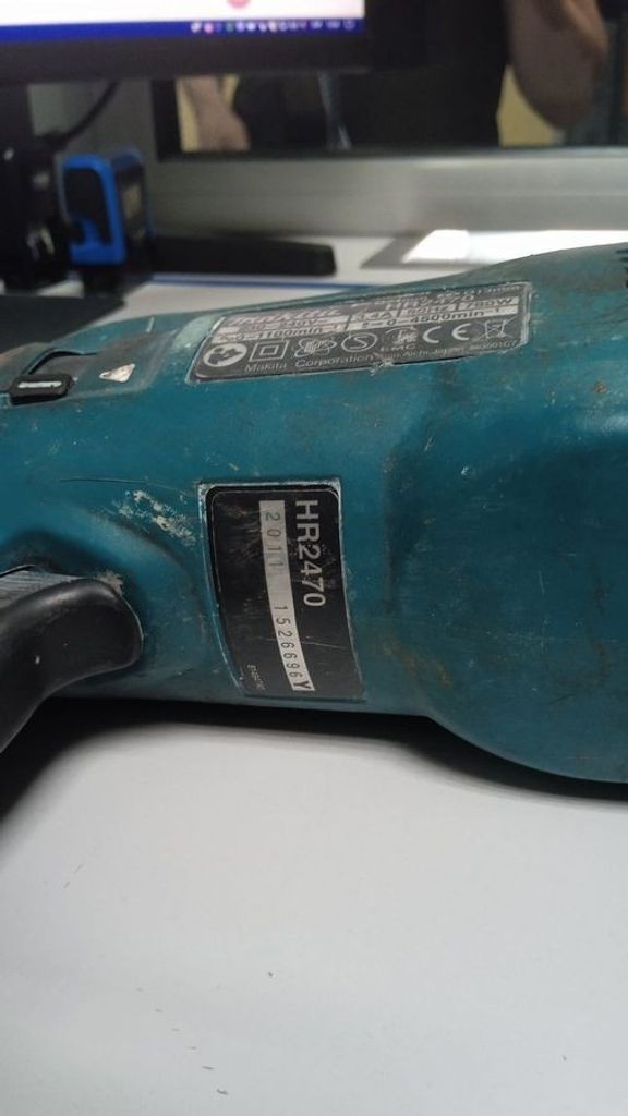 Дешево Makita HR2470 з ломбарду