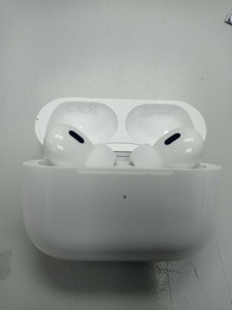 Дешиво Apple airpods pro 2nd generation with magsafe charging case usb-c с ломбарда