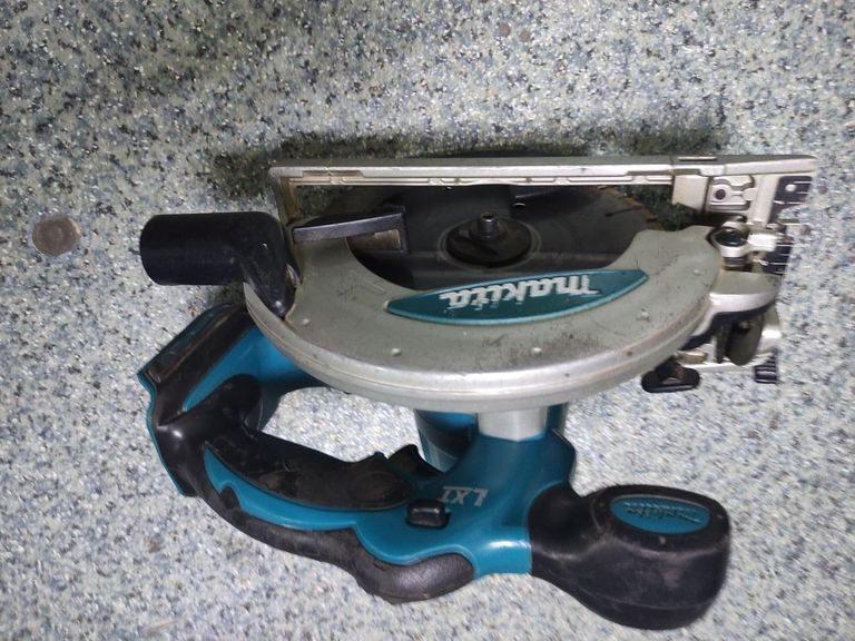 Оголошення Makita dtm51+dss610+djr186+ зарядний пристрій dc18rd+ 3акб 4a Б/У