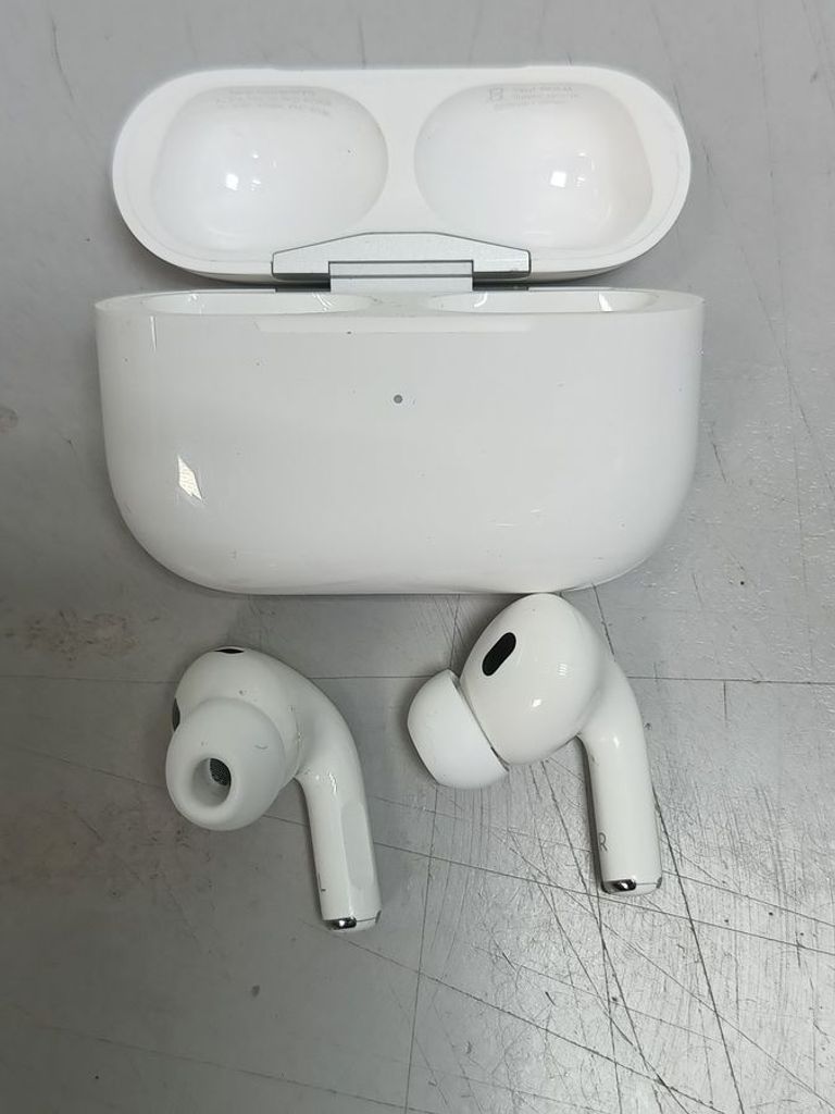 Дешево Apple airpods pro 2nd generation with magsafe charging case usb-c з ломбарду