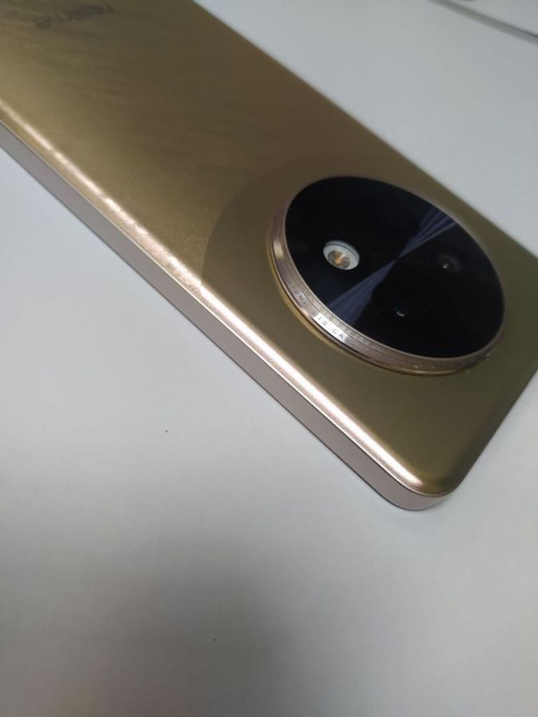 Realme 13+ 8/256GB Victory Gold Код:01-200843499. Изображение 9