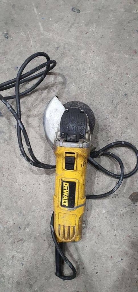 Купити Dewalt dwe4157-qs Б/У