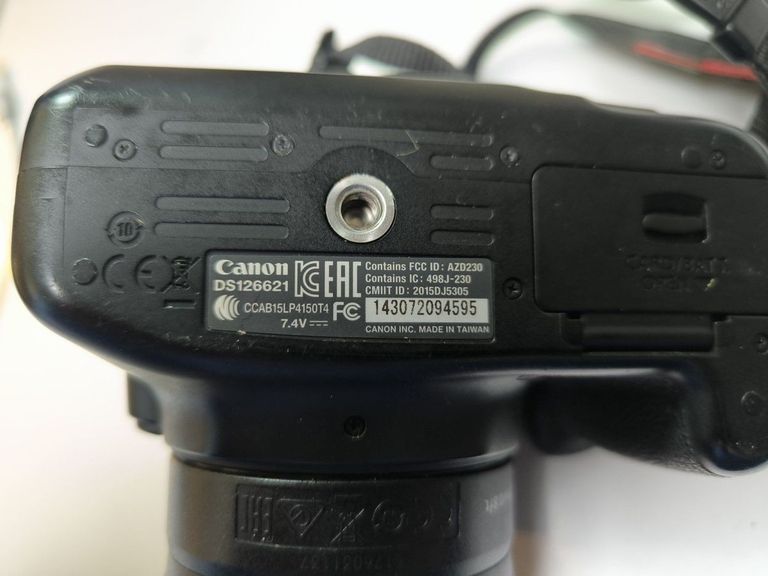 Дешево Canon eos 1300d/ ef-s 18-55mm f/3,5-5,6 is iii з ломбарду