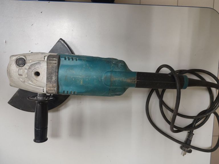 Купити Makita GA9020 Б/У