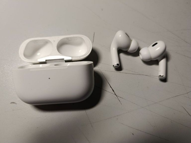 Купить Apple airpods pro 2nd generation with magsafe charging case usb-c Б/У