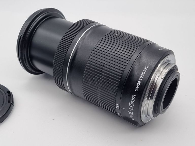 Дешево Canon efs 18-135mm macro 0.45m/1.5ft з ломбарду