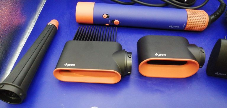 Dyson Airwrap i.d. HS08 Multi-Styler and Dryer Straight to Wavy - Red Velvet/Gold (596926-01) Код:01-200910364. Зображення 11