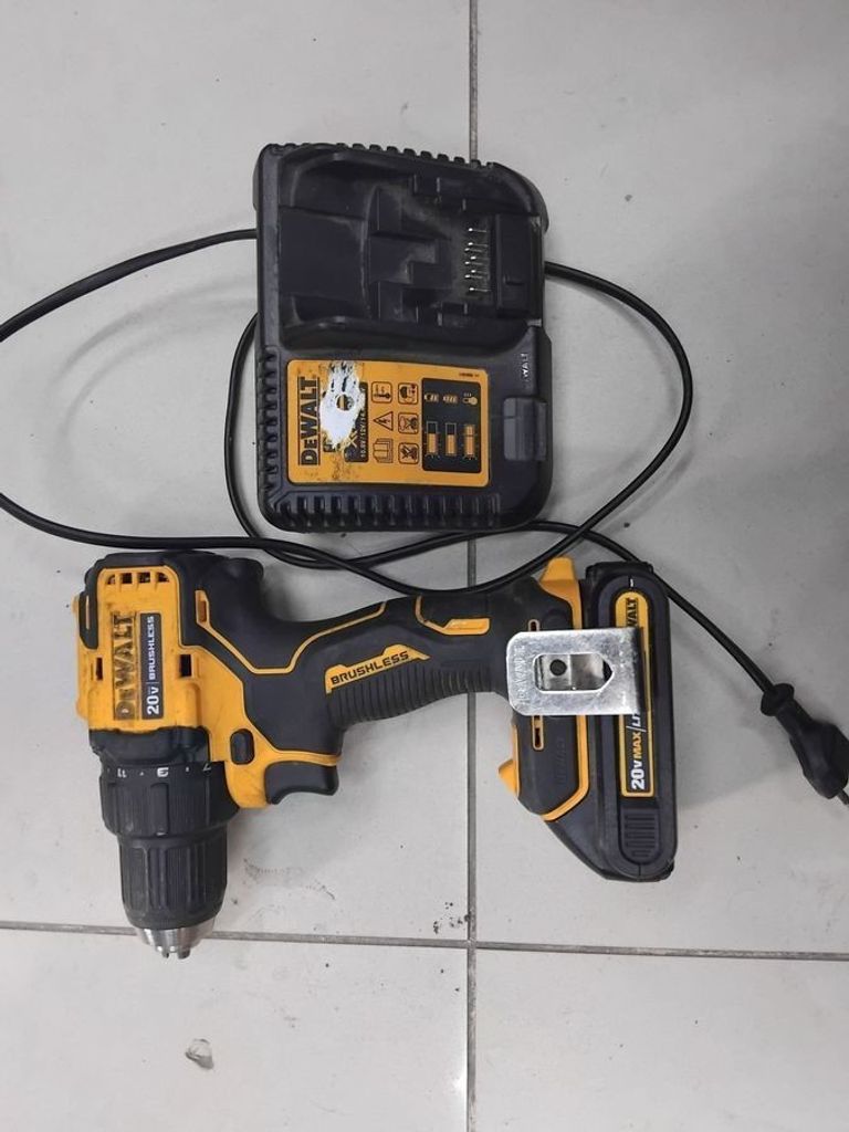 Оголошення Dewalt dcd708 1акб 5ah зп Б/У